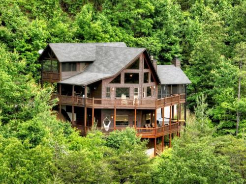 Misty Mountain Hideaway- Stunning Mountain Views in Blue Ridge, USA
