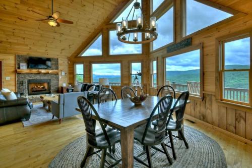 Misty Mountain Hideaway- Stunning Mountain Views in Blue Ridge, USA