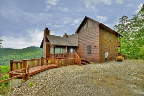 Misty Mountain Hideaway- Stunning Mountain Views in Blue Ridge, USA
