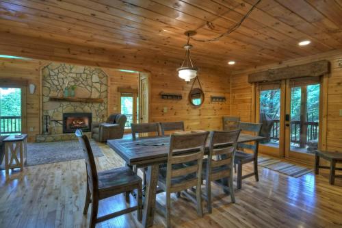 Pet Friendly Cabin with Hot Tub in North GA Mnts