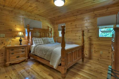 Pet Friendly Cabin with Hot Tub in North GA Mnts