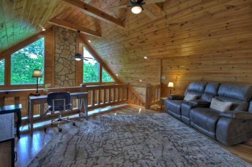 Pet Friendly Cabin with Hot Tub in North GA Mnts