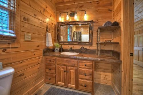 Pet Friendly Cabin with Hot Tub in North GA Mnts