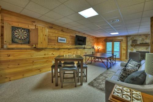 Pet Friendly Cabin with Hot Tub in North GA Mnts