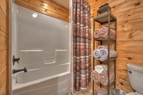 Pet Friendly Cabin with Hot Tub in North GA Mnts