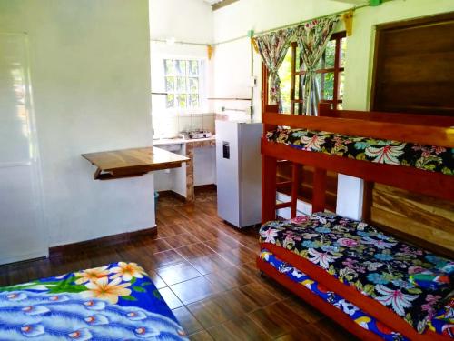 1 double bed, 1 bunk bed