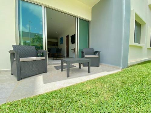 Moderno Departamento Planta Baja con Alberca in Cancún, Mexico