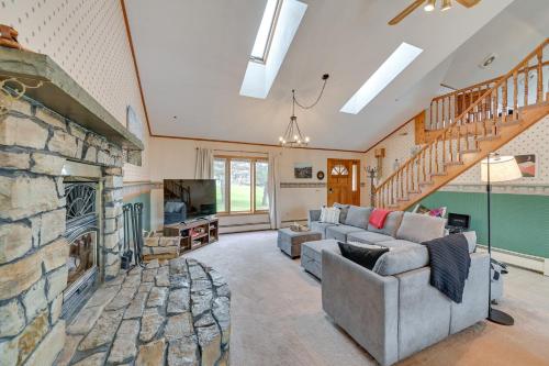 Bennington Home with Deck about 5 Mi to Bald Mountain! in Bennington, USA