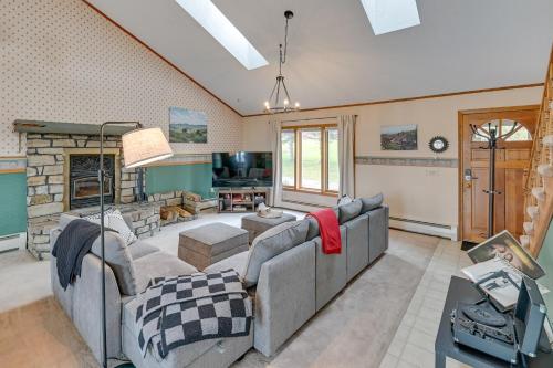 Bennington Home with Deck about 5 Mi to Bald Mountain! in Bennington, USA