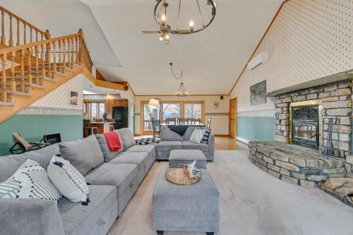 Bennington Home with Deck about 5 Mi to Bald Mountain! in Bennington, USA