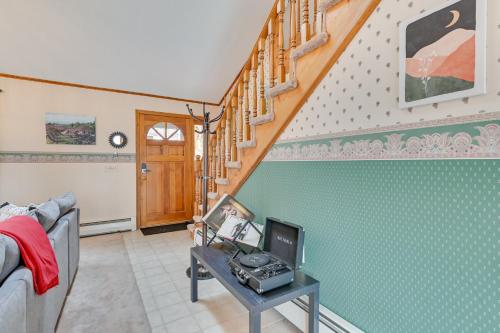 Bennington Home with Deck about 5 Mi to Bald Mountain! in Bennington, USA