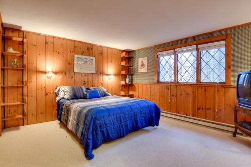 N Conway Home with Porch -Walk to Cranmore Mtn Resort - image 2