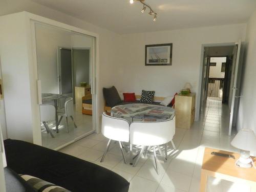 Appartement Bormes-les-Mimosas, 1 pièce, 4 personnes - FR-1-251-813