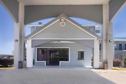 Motel 6 Houston TX - I-10 West - image 4