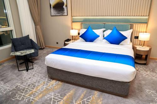 Best Western Premier M Four Hotel Room Type - Large Superior King Room - Non-Smoking