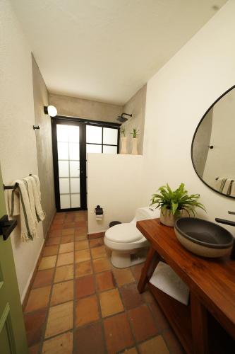 room detail thumbnail 2