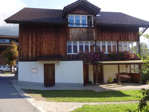 Bejárat, Seeli in Brienzwiler