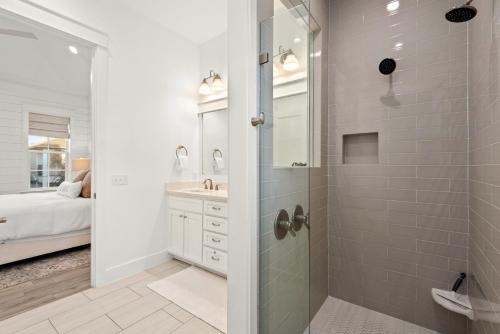 Katmanblu - Over 45 Five Star Reviews! Custom-Built! Easy Beach & Pool Access! - image 2