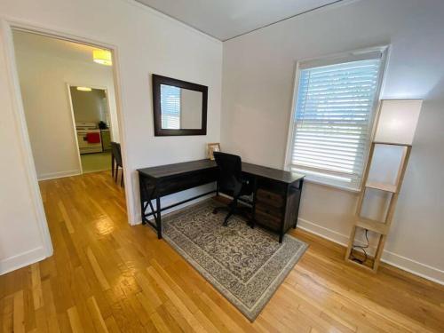 Chic 1,400 sq ft home in WeHo 2BR 2BA Gated in Los Angeles, USA