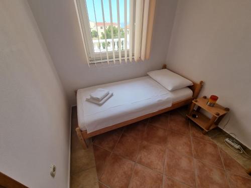 Two-Bedroom Apartment with Terrace and Sea View image 8
