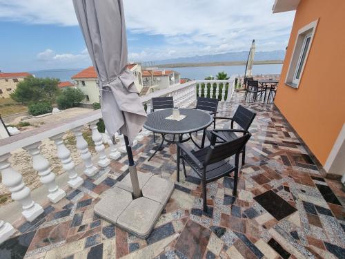 Two-Bedroom Apartment with Terrace and Sea View image 2