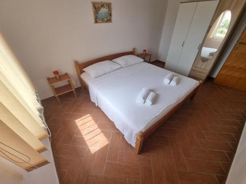 Two-Bedroom Apartment with Terrace and Sea View image 10