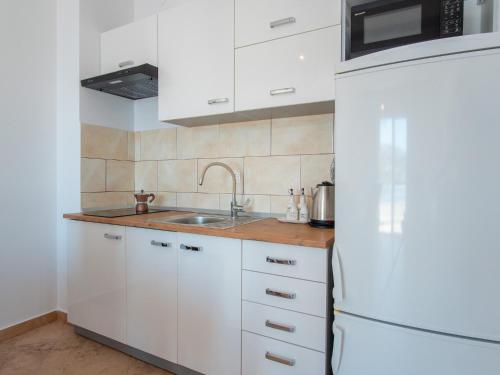 Two-Bedroom Apartment with Terrace and Sea View image 5