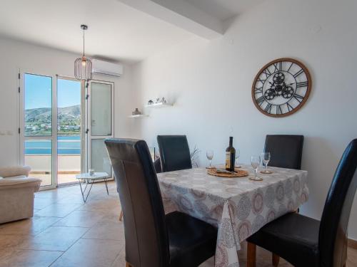 Two-Bedroom Apartment with Terrace and Sea View image 3