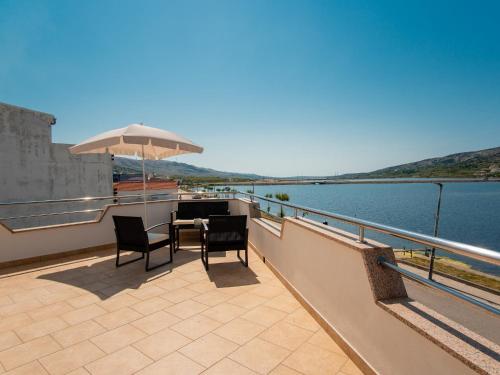 Two-Bedroom Apartment with Terrace and Sea View image 2