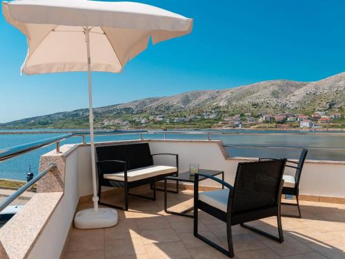 Two-Bedroom Apartment with Terrace and Sea View image 1