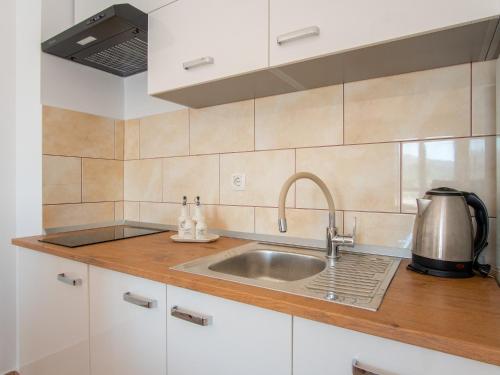 Two-Bedroom Apartment with Balcony and Sea View image 4