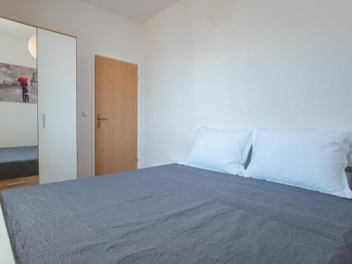 Two-Bedroom Apartment with Terrace and Sea View image 8