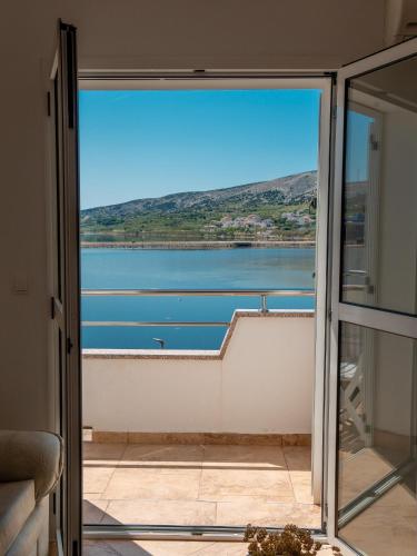 Two-Bedroom Apartment with Terrace and Sea View image 10