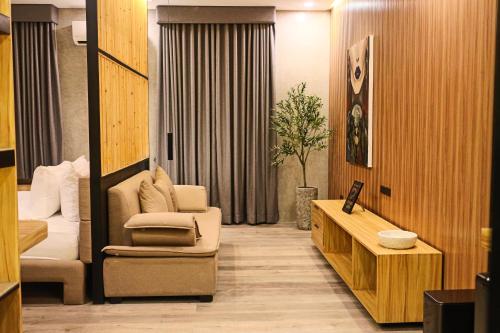 Azzurro Hotel in Balibago