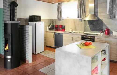 kuchyně, Gorgeous Home In Priborn With Sauna in Priborn