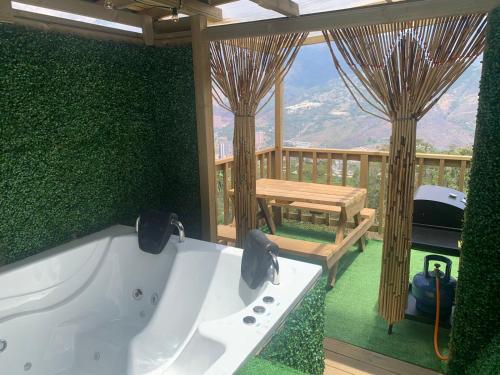 Karstais baseins, Chalet El Pinal - Copacabana in Caldas (Antioquia)