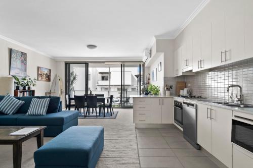Newtown Outlook - Vibrant Parkside Retreat near CBD - image 13