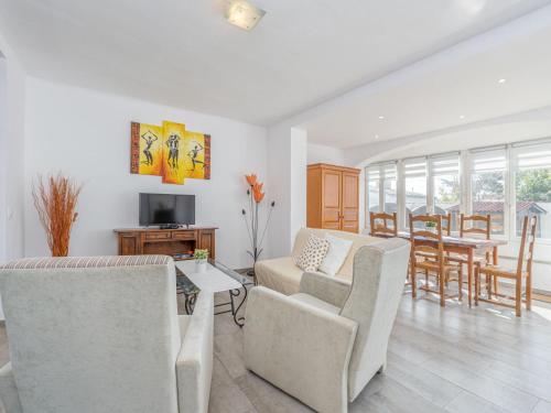 Casa luminosa con amplia terraza en Roses, cerca de la playa y bien equipada - HISP-288-42 in El Mas Bosca