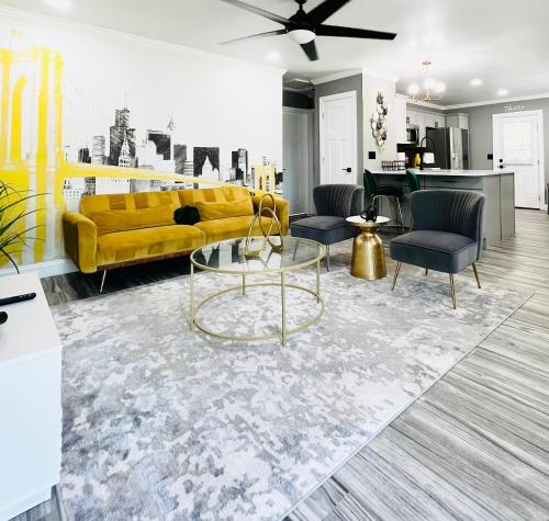 *The Gemstone* Newly Renovated, Stylish, Spacious in Ladson, USA