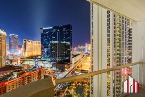 MGM Signature- F1 Strip Balcony View Jacuzzi 1BR, Las Vegas