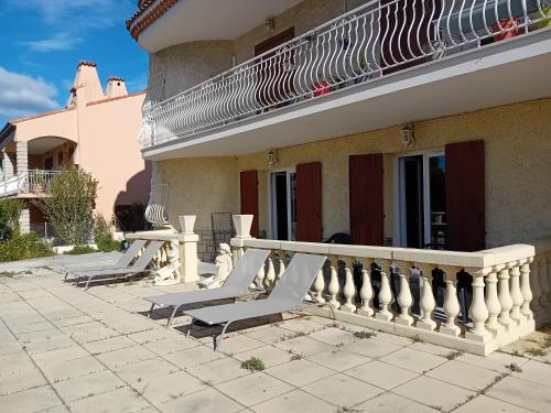 Garden, Bas de villa avec jardin piscine clim proche plages calanques in L'Estaque