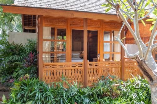 Wooden Deluxe Double Room image 10