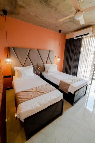 547910660 Limeshine - Airport Transit Hotels & Residences