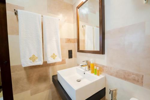 547910759 Limeshine - Airport Transit Hotels & Residences
