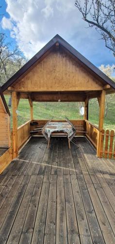 Cabana din livada - image 8