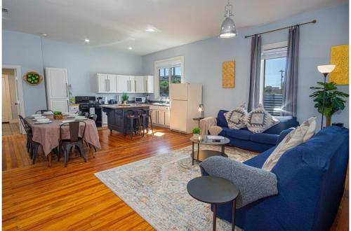 Stunning 3BR2BA Haven in Downtowns Heart in San Antonio, USA