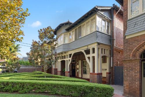 Falcon Lodge - image 8