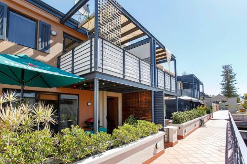 Esplanade Villa Retreat By The Norfolk Pines - Fremantle