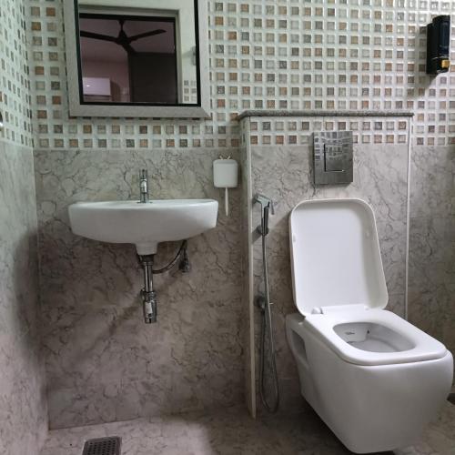 Sukrithi Premium Serviced Apartment - F2 - image 4