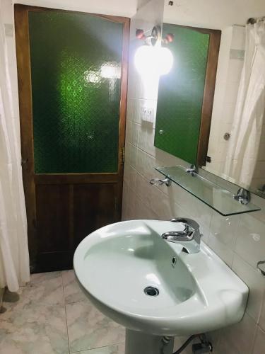 Basic Triple Room image 4